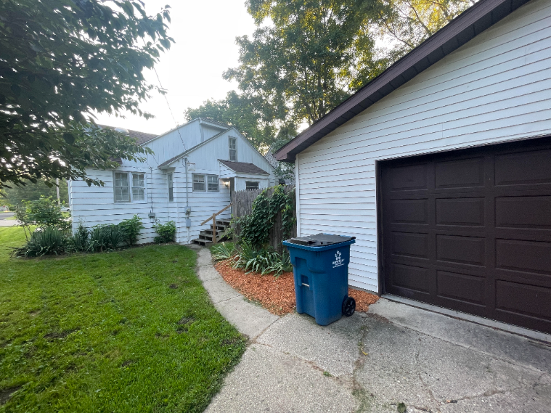 1769 Michigan Ave W - Photo 2 of 23