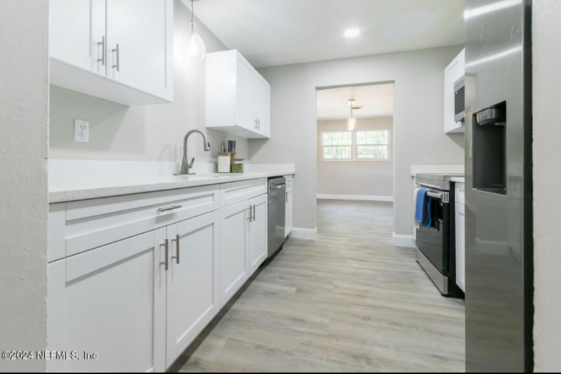 4212 Lane Ave S - Photo 3 of 8