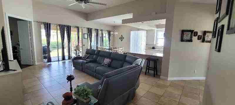 2302 Heydon Cir W - Photo 3 of 5