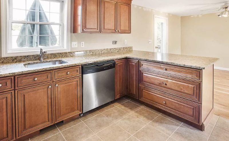 138 Aladdin St - Photo 2 of 15