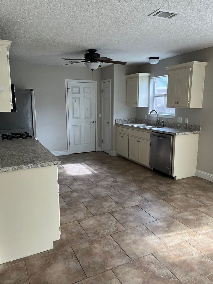 117 Long Pointe Dr - Photo 6 of 33