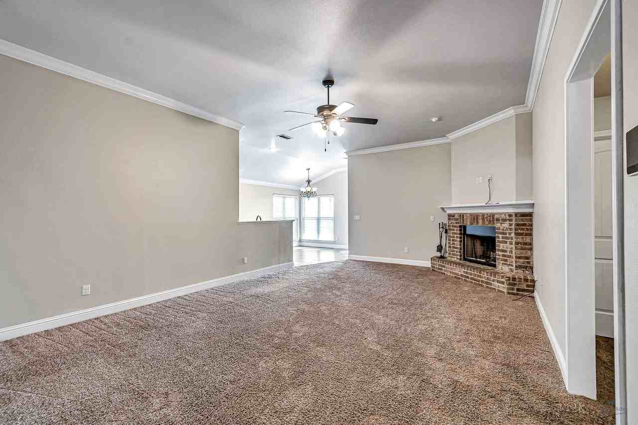 423 O Rourke St - Photo 3 of 38