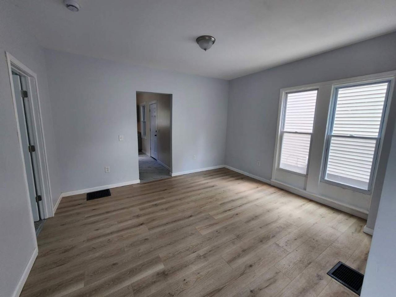 72 Danforth St - Photo 3 of 17
