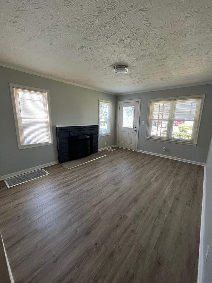272 South Weyant Avenue - Photo 3 of 22