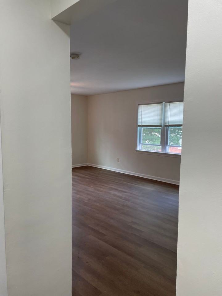 (1) 900 - Photo 3 of 13