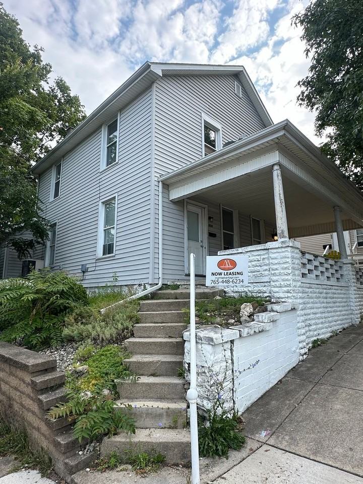 900 Roberts St - Photo 3 of 13