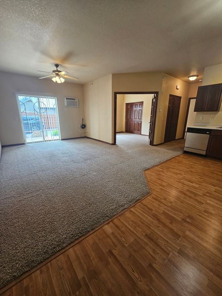 r1632 - Photo 2 of 13