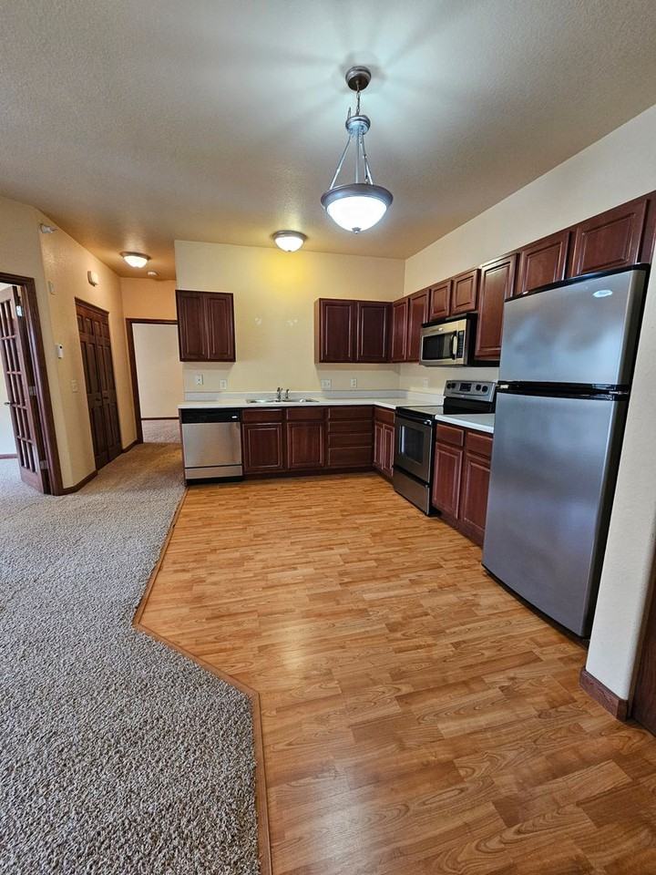 r1632 - Photo 3 of 13