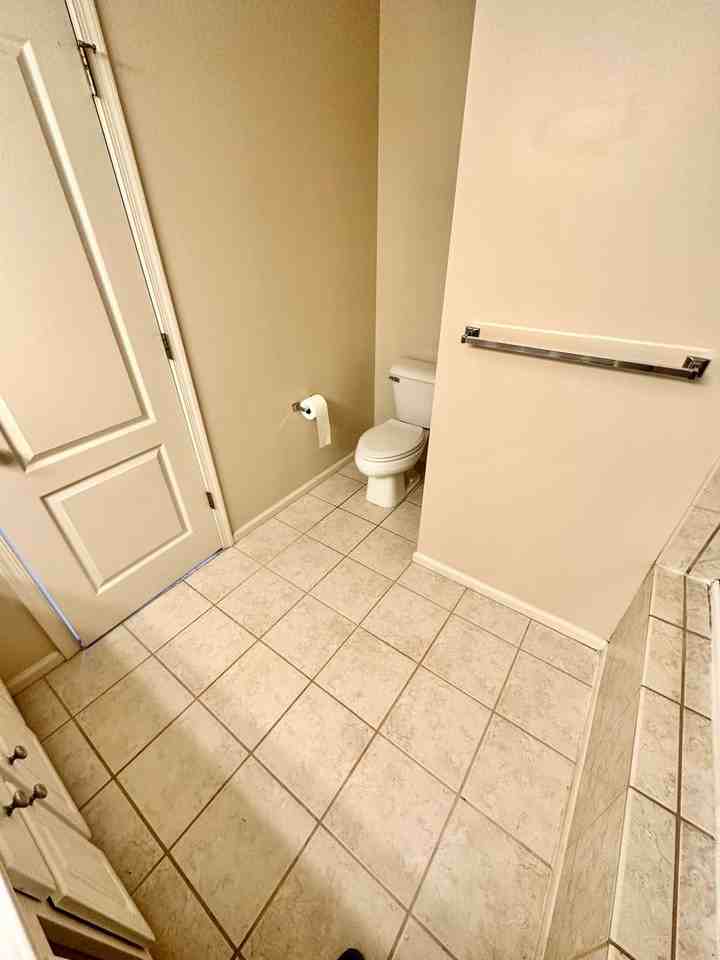 3724 Surry Rd - Photo 6 of 24