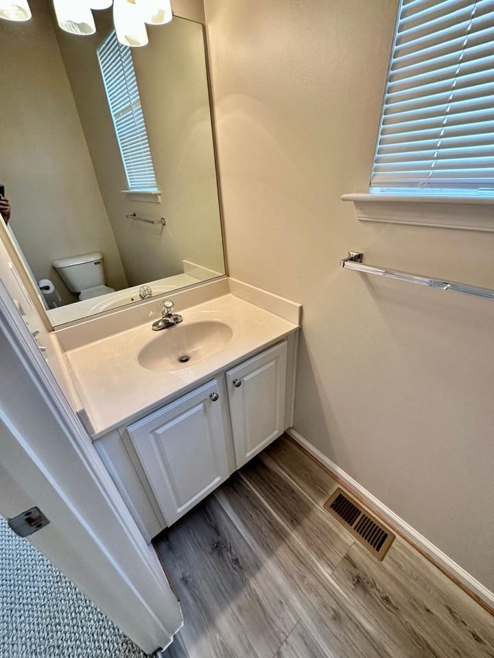 3724 Surry Rd - Photo 7 of 24