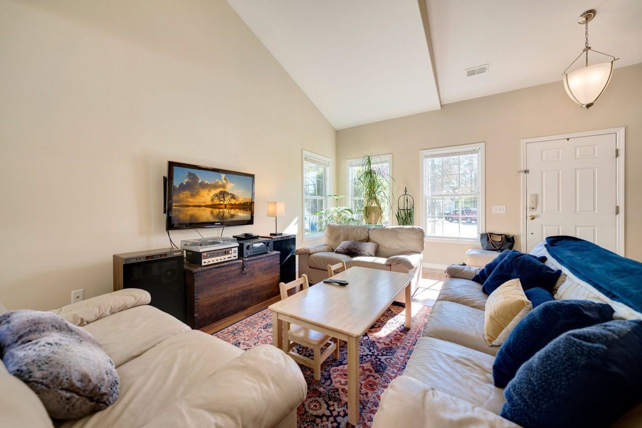 15 Richardson Cir - Photo 4 of 33