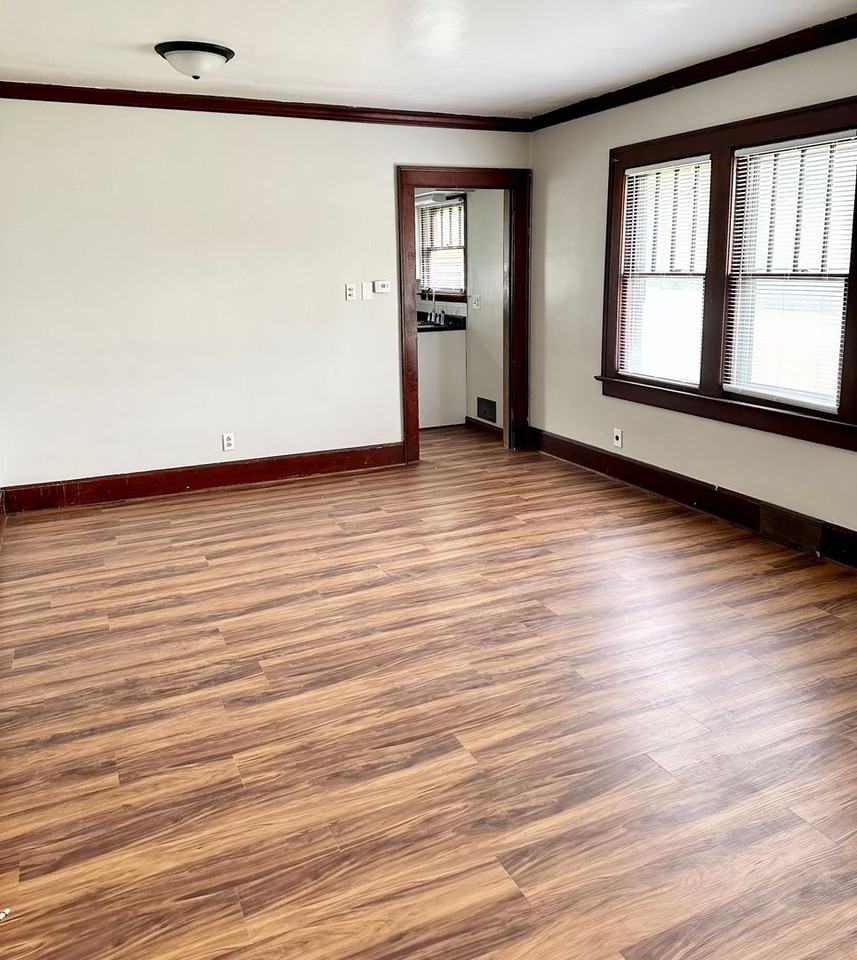 1560 S 20th St - Photo 5 of 15