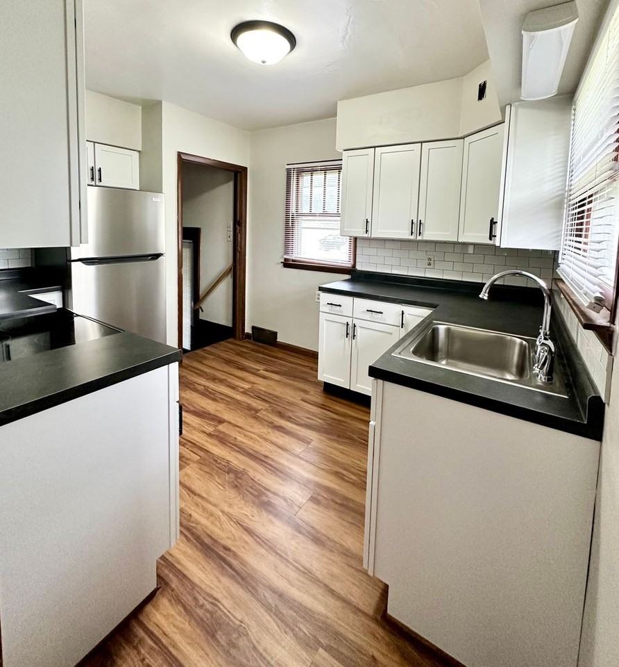 1560 S 20th St - Photo 6 of 15