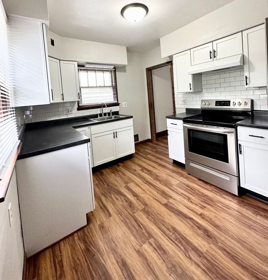 1560 S 20th St - Photo 7 of 15