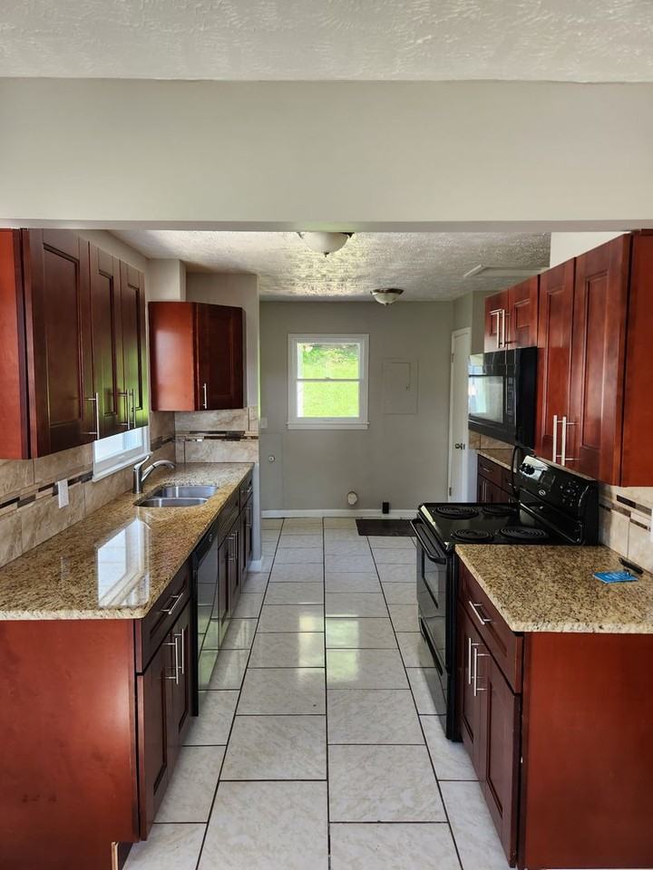 805 N 78th St - Photo 3 of 10