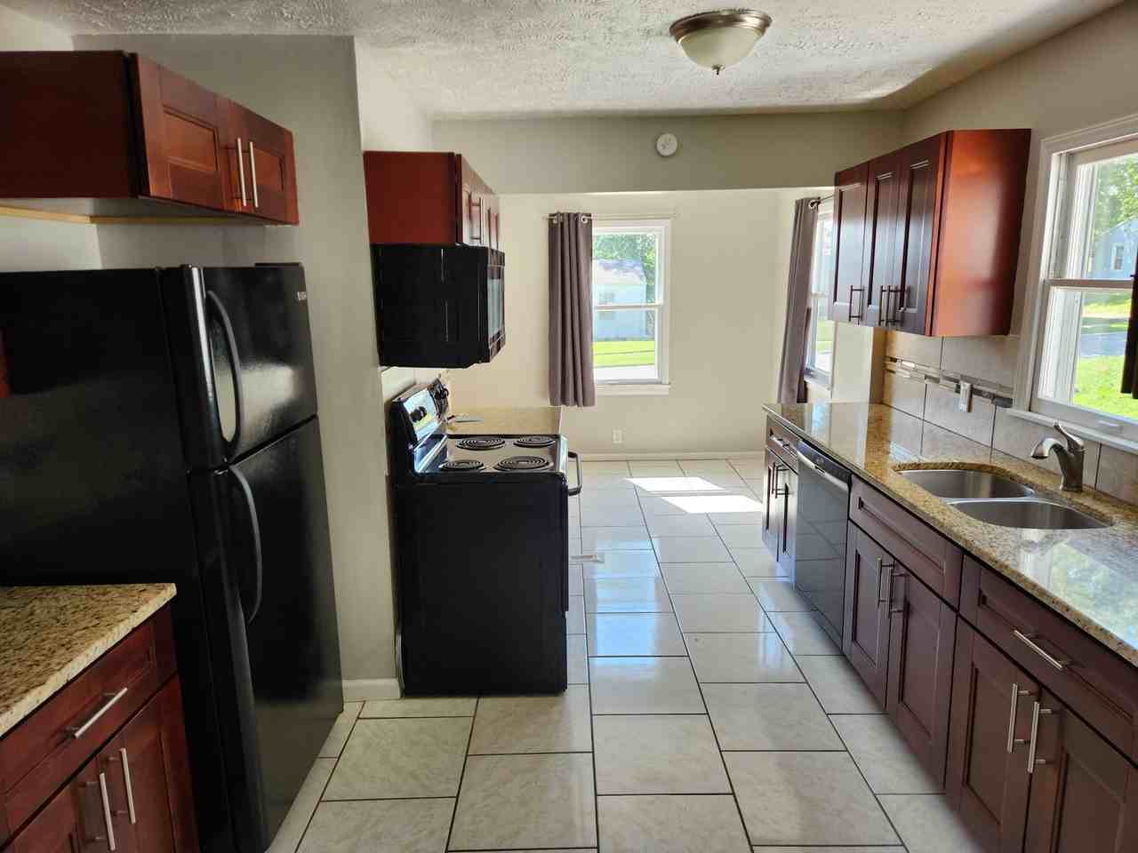 805 N 78th St - Photo 4 of 10