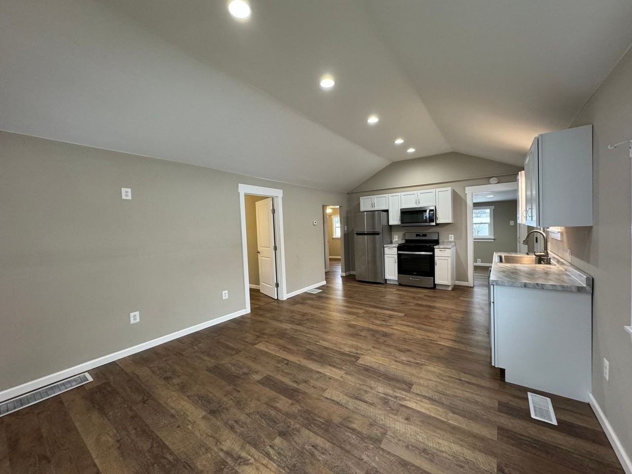 2814 Oak St - Photo 3 of 12