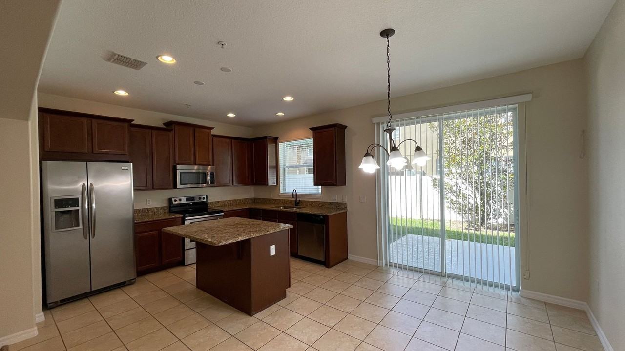 9484 Strongbark Ln - Photo 5 of 47