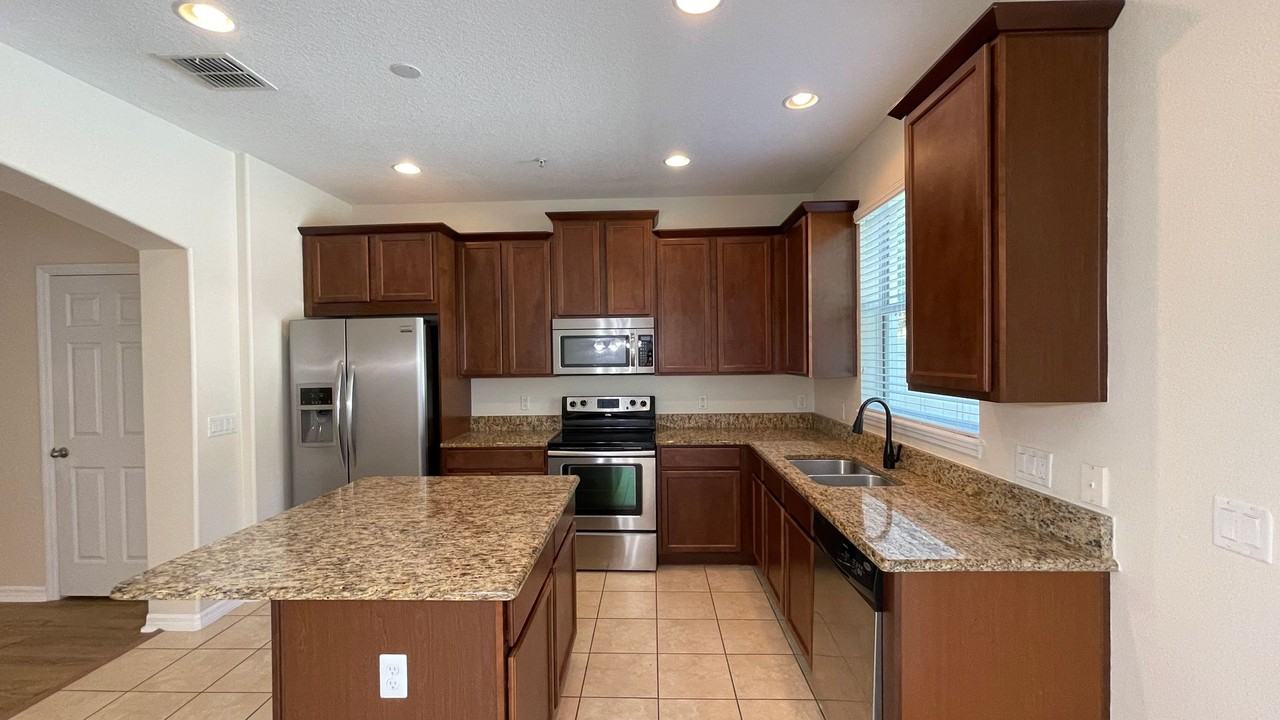 9484 Strongbark Ln - Photo 4 of 47