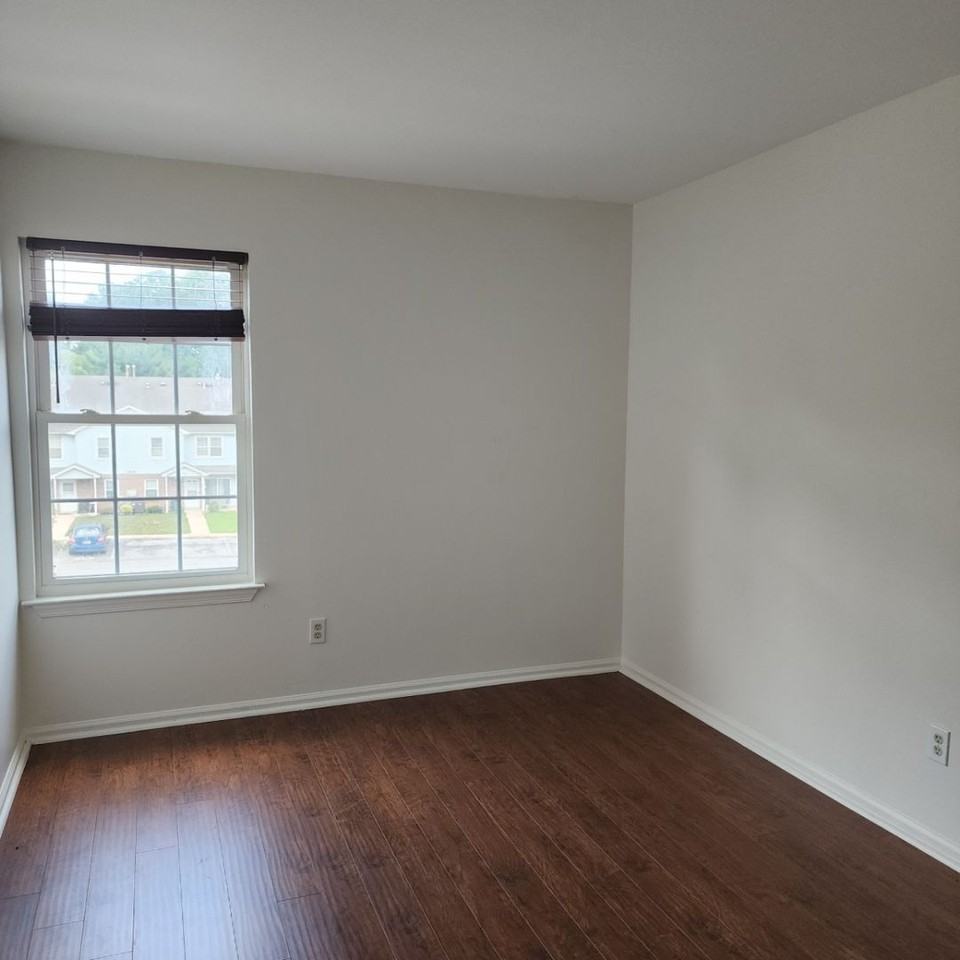 212 Highland Blvd Apt C - Photo 2 of 13