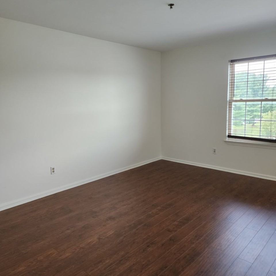 212 Highland Blvd Apt C - Photo 3 of 13