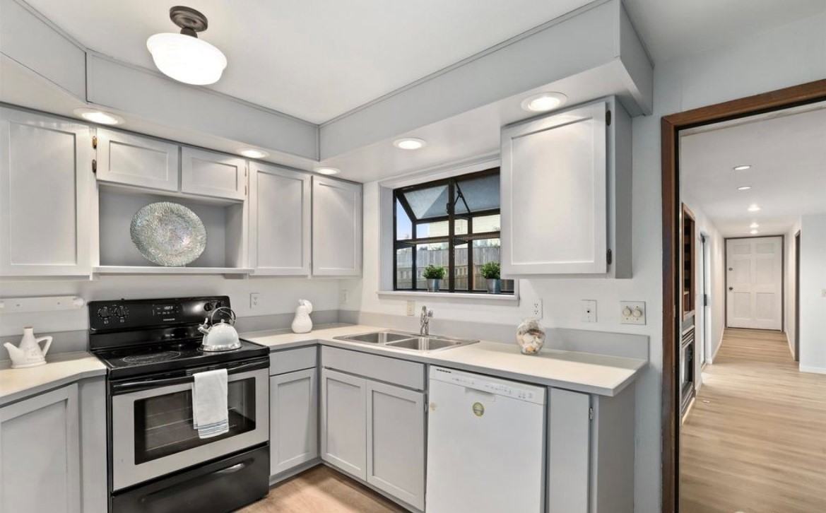 910 N Stevens St #2UPSTAIRS - Photo 4 of 8