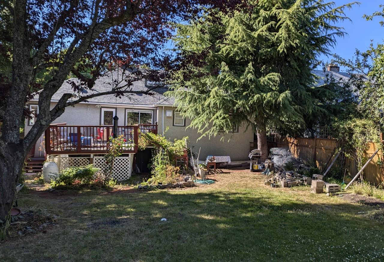 2821 Admirals Road - Photo 3 of 15