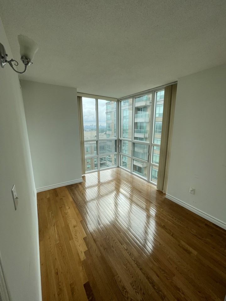 1 Pemberton Ave - Photo 6 of 18