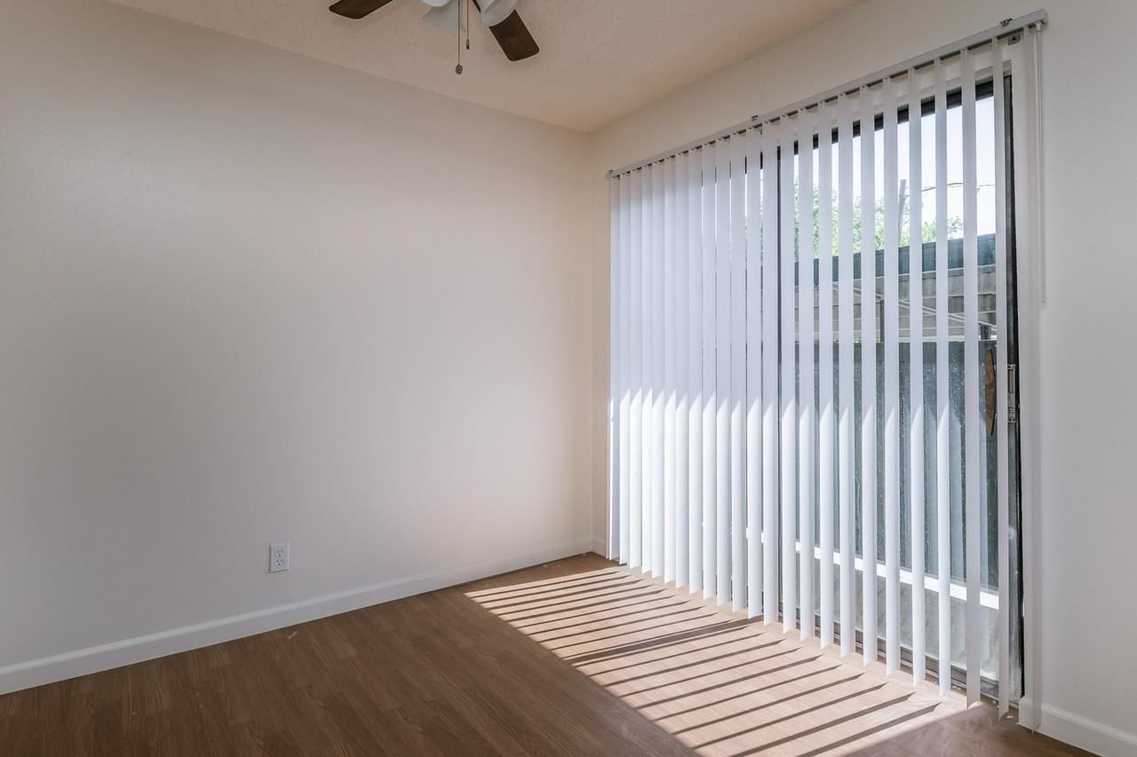 Greenbriar Terrace - Photo 5 of 50