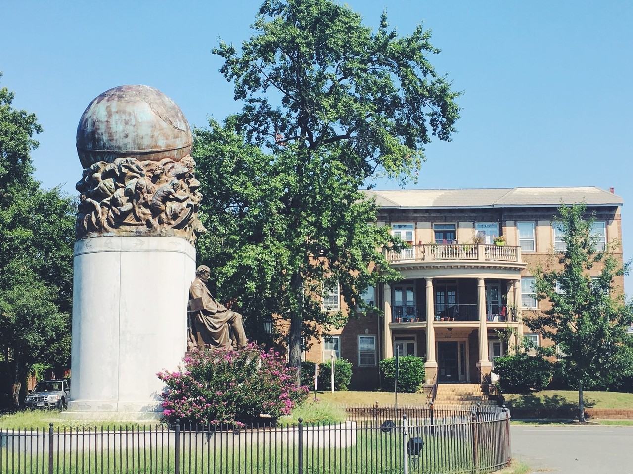 3012 Monument Ave.* - Photo 3 of 39