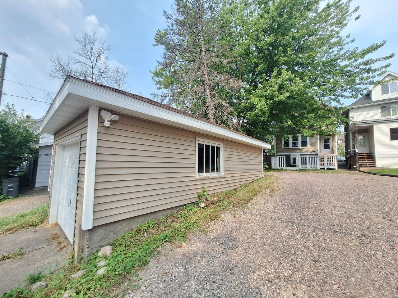 2114 E 4th St - Photo 3 of 19