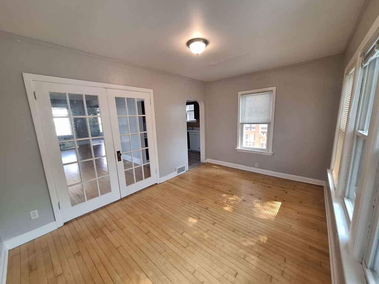 2114 E 4th St - Photo 7 of 19