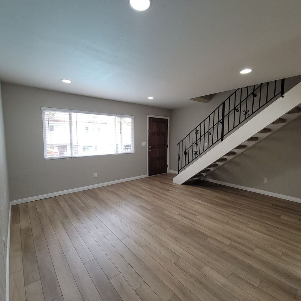 2582 Del Mar Heights Rd - Photo 2 of 16