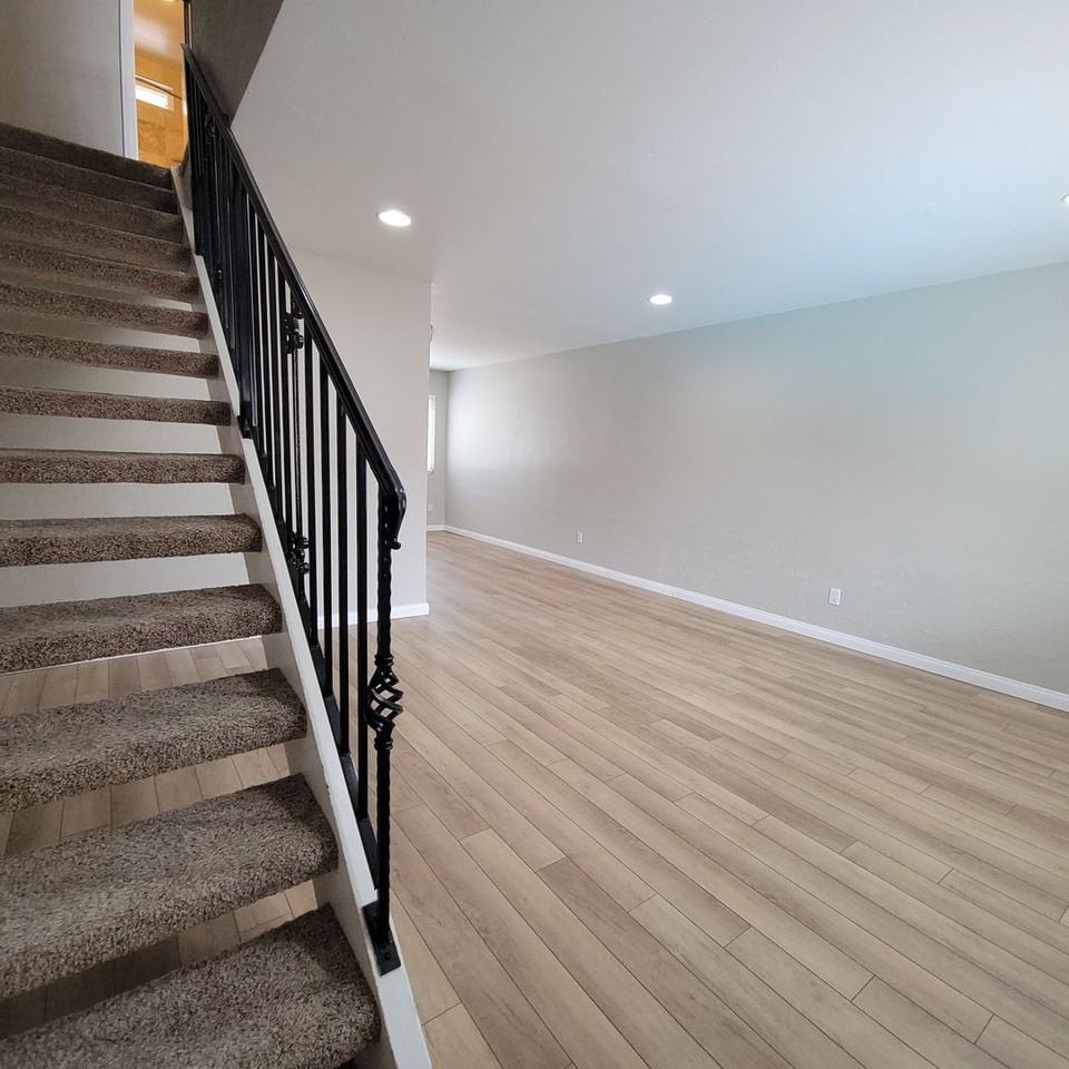 2582 Del Mar Heights Rd - Photo 3 of 16