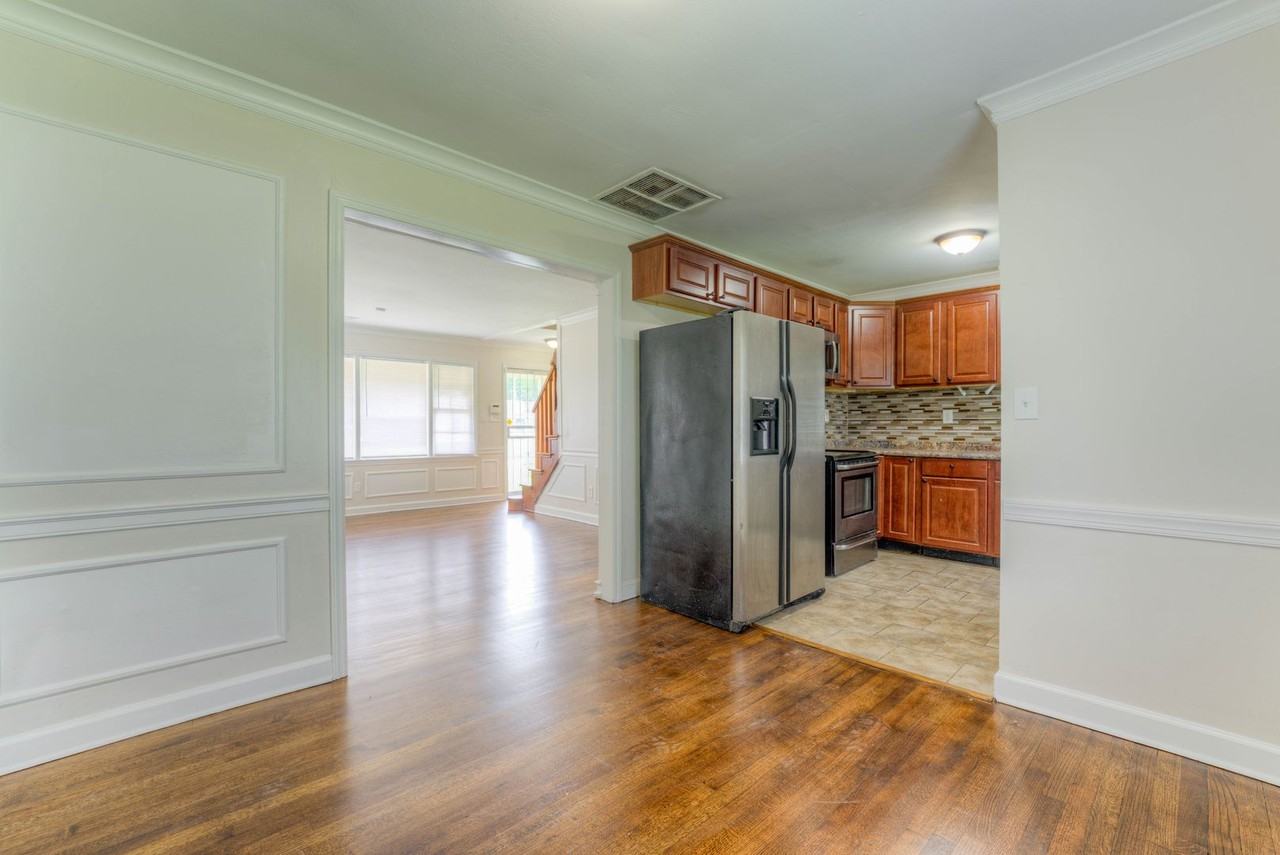 1261 W Perkins Rd - Photo 5 of 36