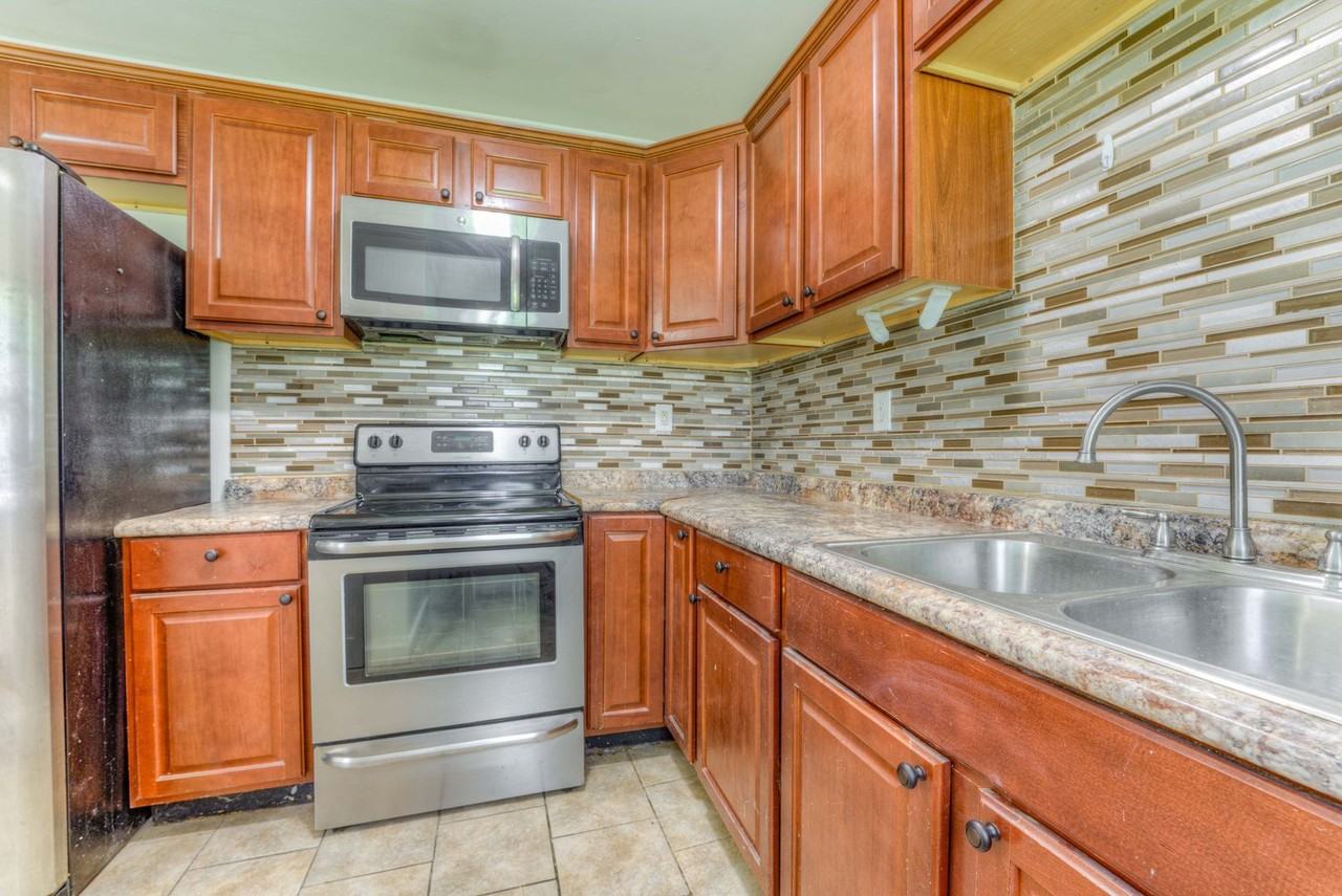 1261 W Perkins Rd - Photo 6 of 36