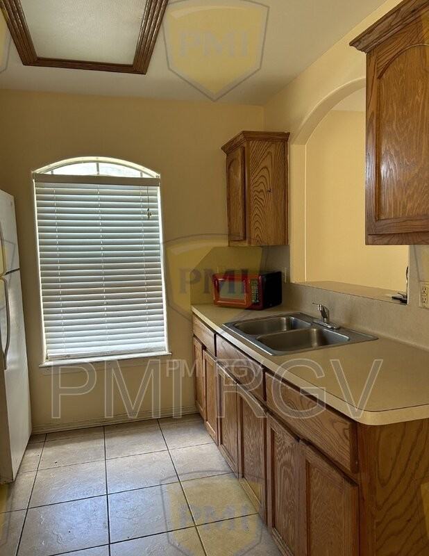 3114 E Diamondhead Ave #C - Photo 3 of 16