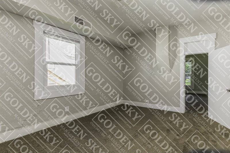 415 W 9th St - Photo 3 of 7