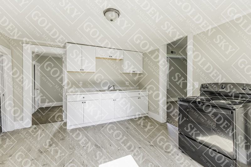 415 W 9th St - Photo 4 of 7