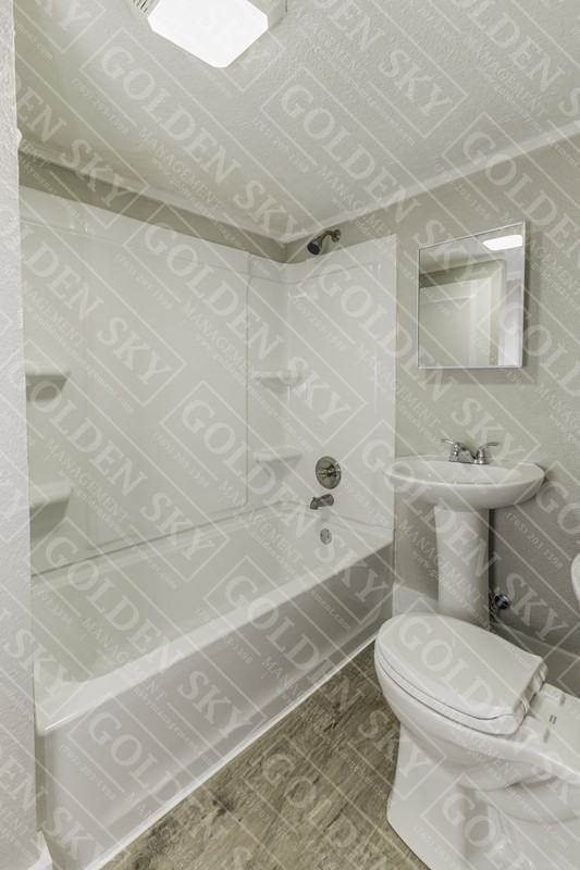 415 W 9th St - Photo 5 of 7