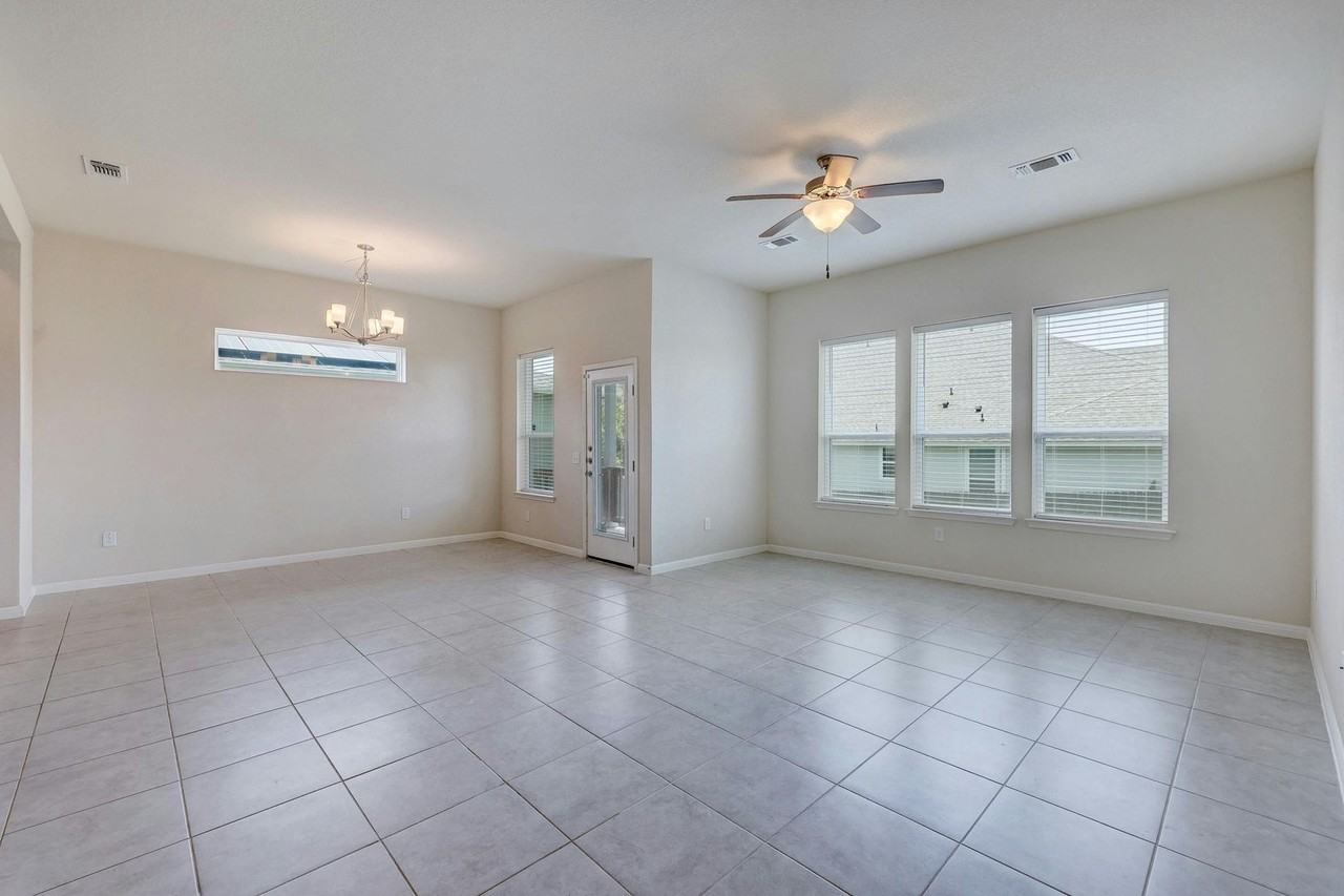9901 Dalliance Ln - Photo 5 of 28