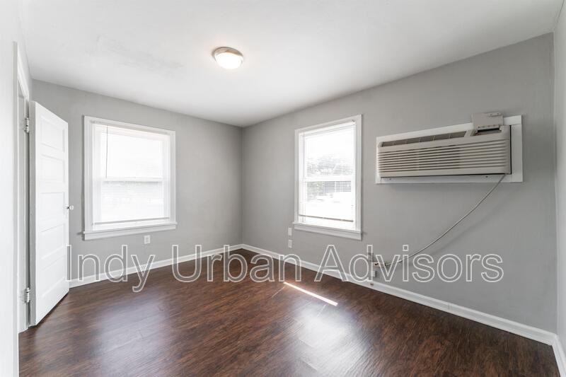 524 East Raymond Street - Photo 4 of 12