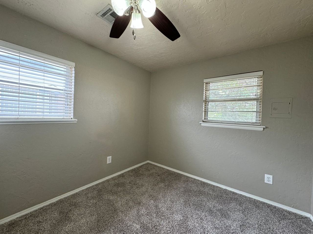 1410 Nw 50th St - Photo 6 of 12