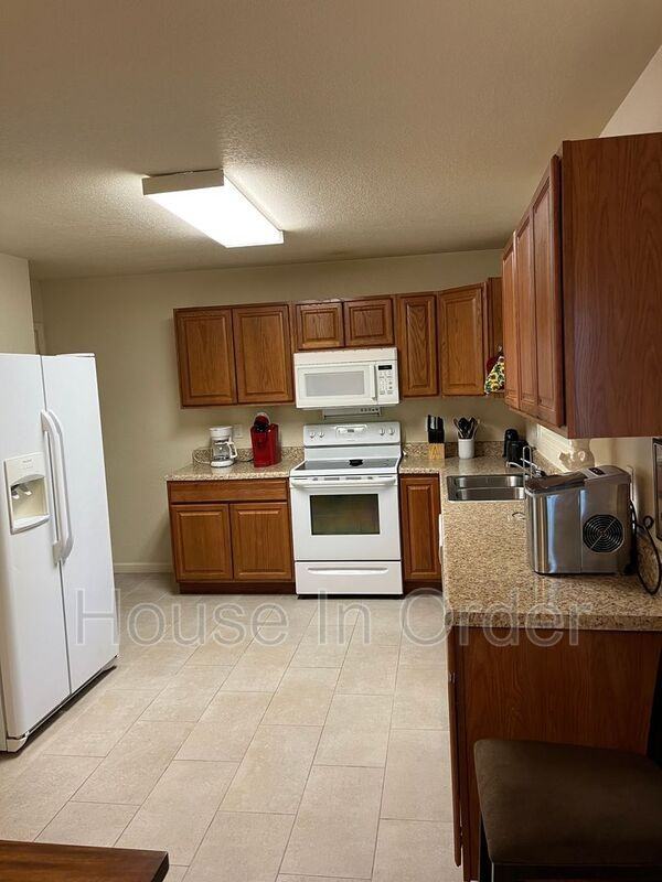 7 Sirenas Way #B - Photo 5 of 12