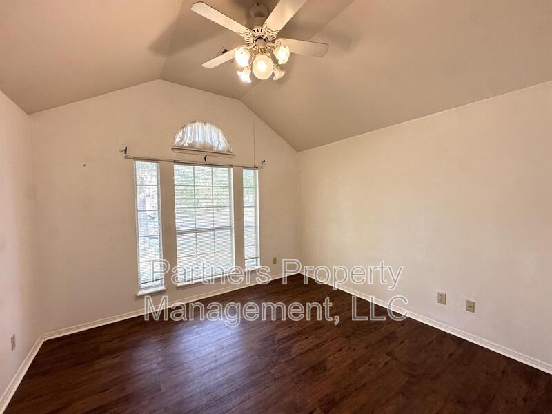 420 N 37th Pl - Photo 2 of 7