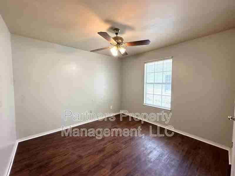 420 N 37th Pl - Photo 3 of 7