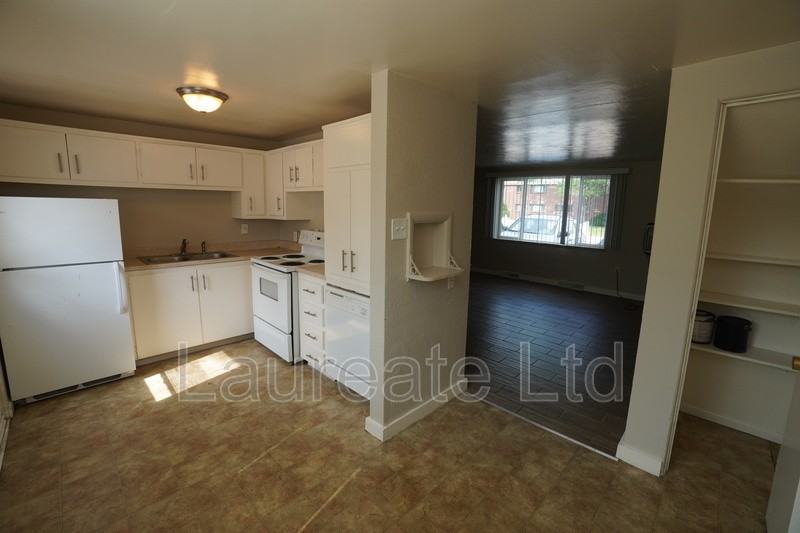 679 Miller Ct - Photo 4 of 12