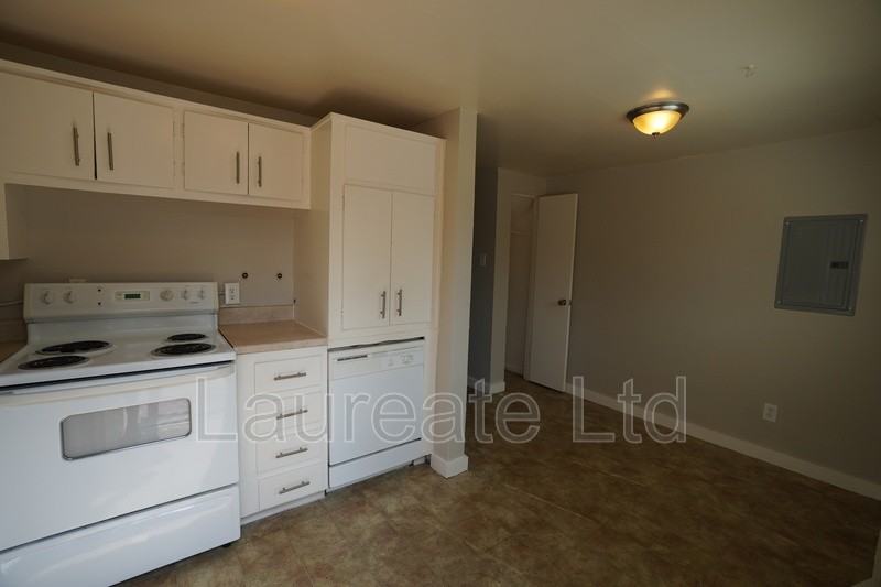 679 Miller Ct - Photo 5 of 12
