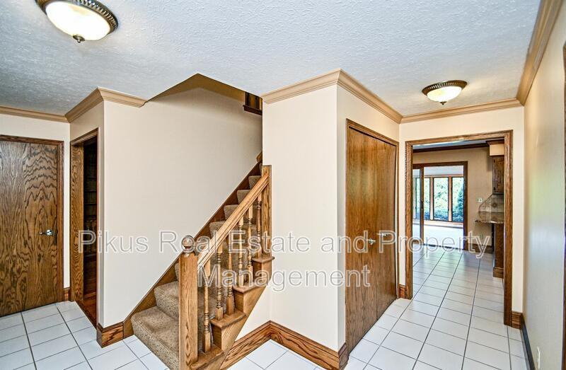 1105 Penny St Se - Photo 2 of 27