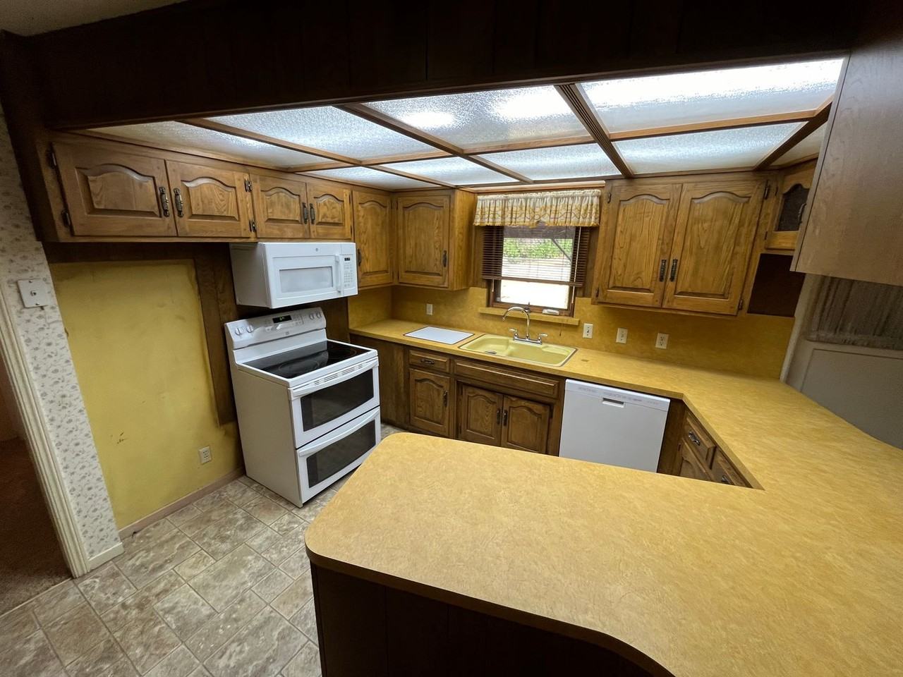 228 W Teapot Dome Ave - Photo 7 of 27